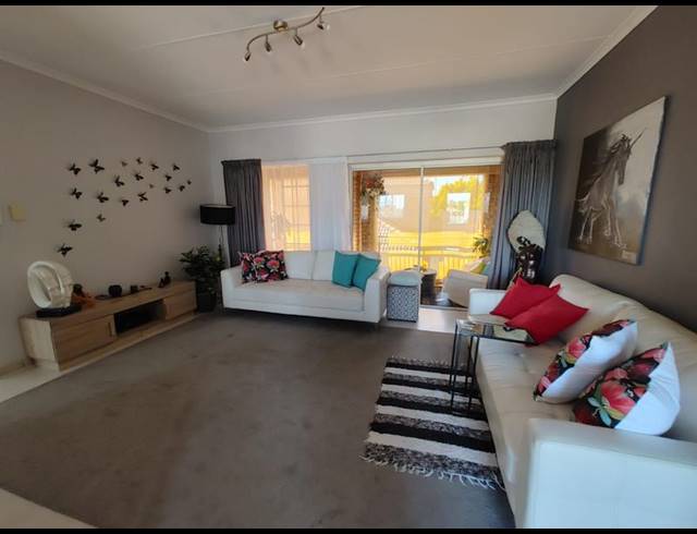 2 BEDROOM PROPERTY TO RENT IN SONNEVELD